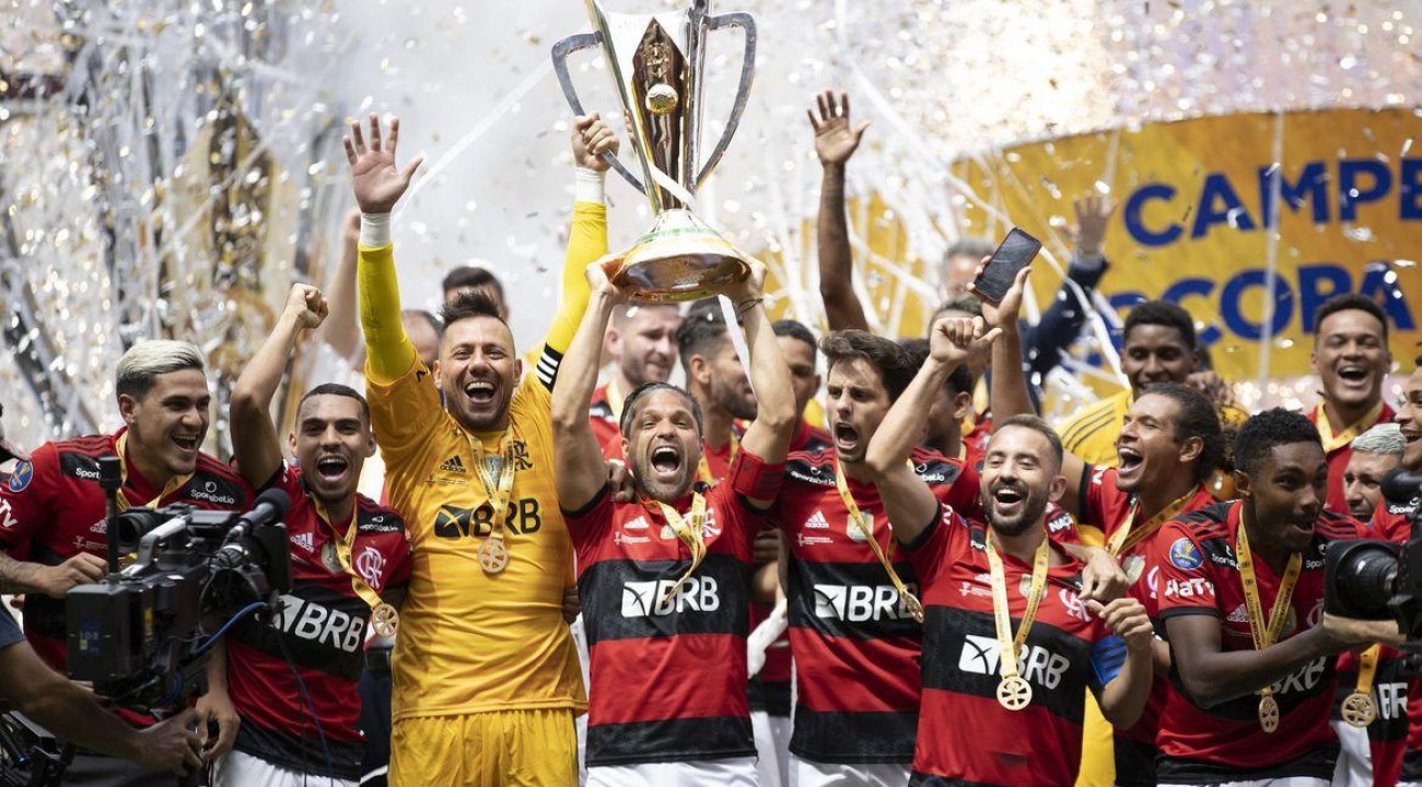 Flamengo bate Palmeiras nos pênaltis e é bicampeão da Supercopa.
