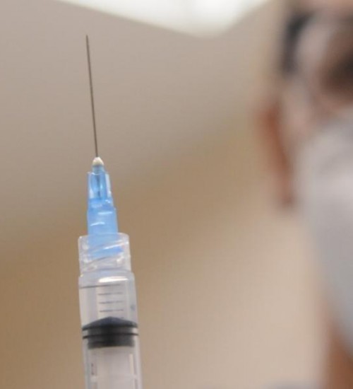 Vacinados contra a Covid-19 no Brasil chegam a 23 milhões.
