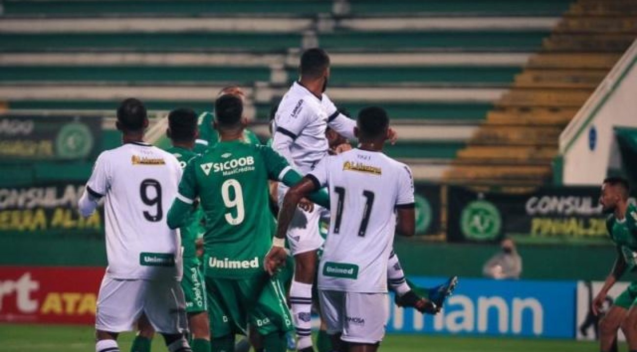 Chapecoense derrete vantagem do Figueirense e passa às semifinais pela 2ª vez em SC.