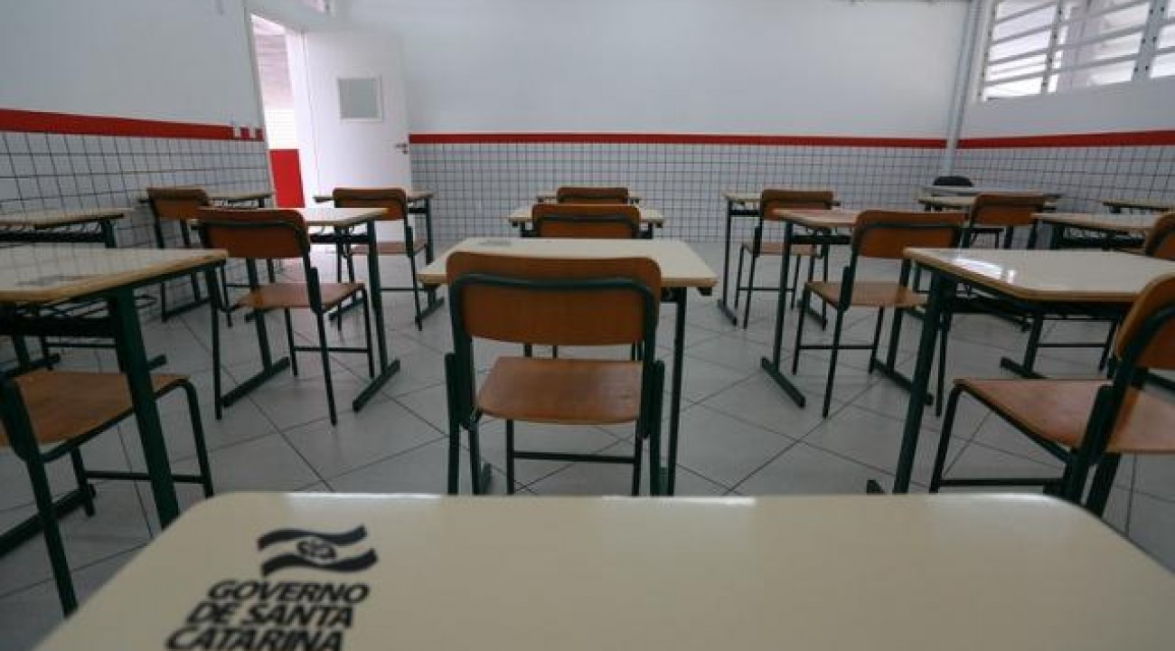 Secretaria de Educação quer retomar aulas 100% presenciais em SC.
