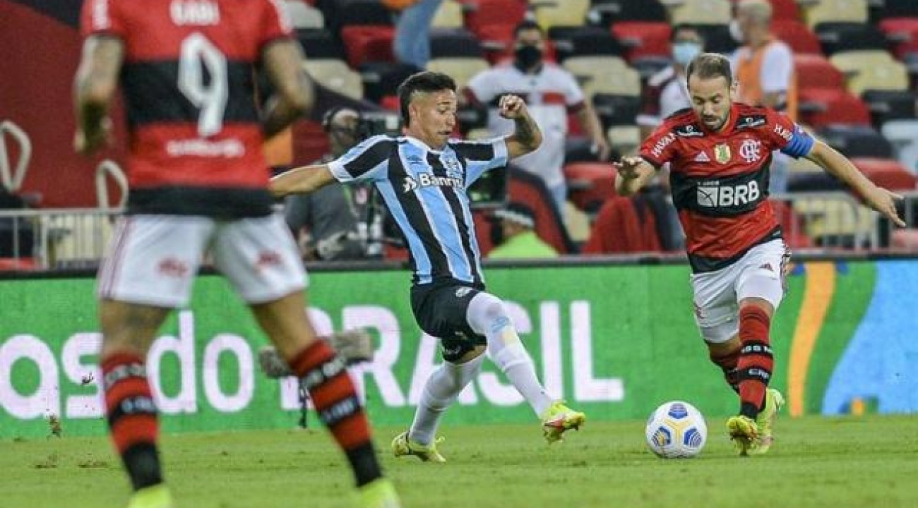Com público no Maracanã, Grêmio volta a perder para o Flamengo e se despede da Copa do Brasil.
