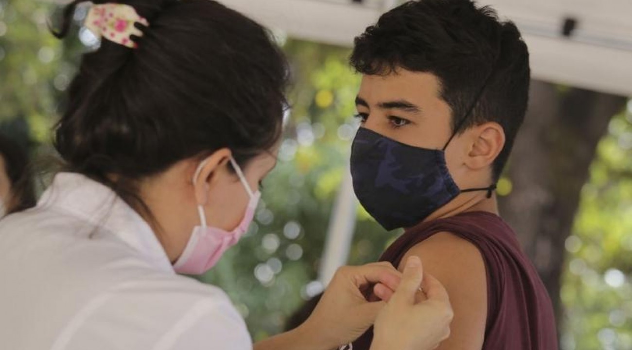 Ministério da Saúde recua e volta a liberar vacinação de adolescentes contra a Covid-19.