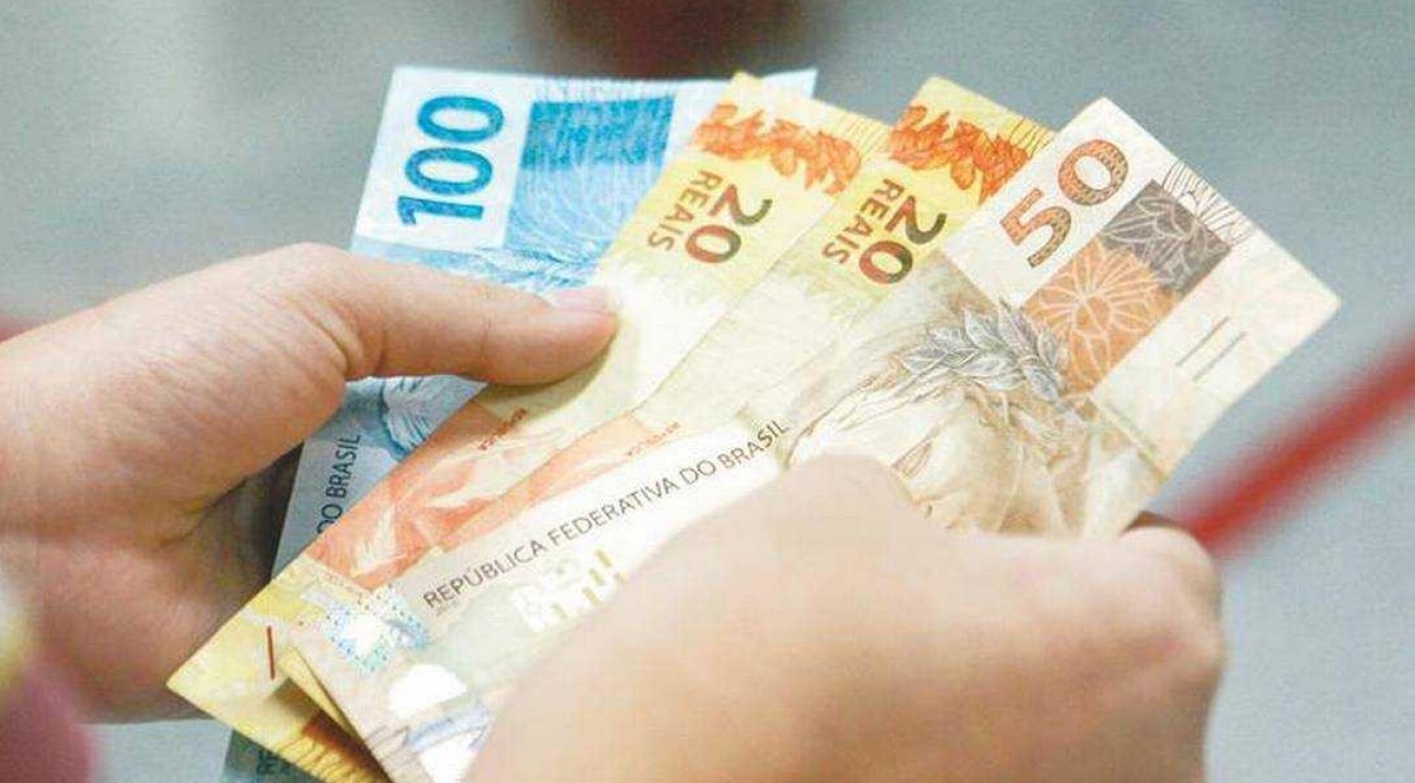 Salário mínimo em 2022 poderá ser de R$ 1.169.