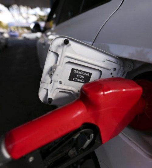Gasolina pode bater os R$ 7 em SC até o fim de 2021, alertam sindicatos.