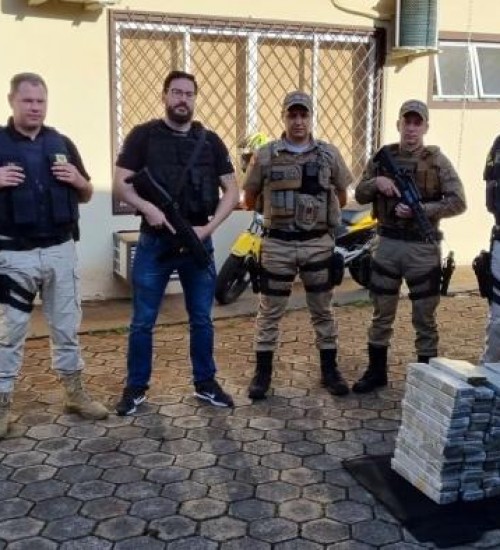 Ação conjunta PRF, PM e Civil apreende 120 kg de maconha e prende quatro envolvidos em Pinhalzinho.