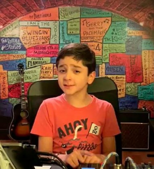 Brasileiro de 8 anos é uma das pessoas mais inteligentes do mundo.