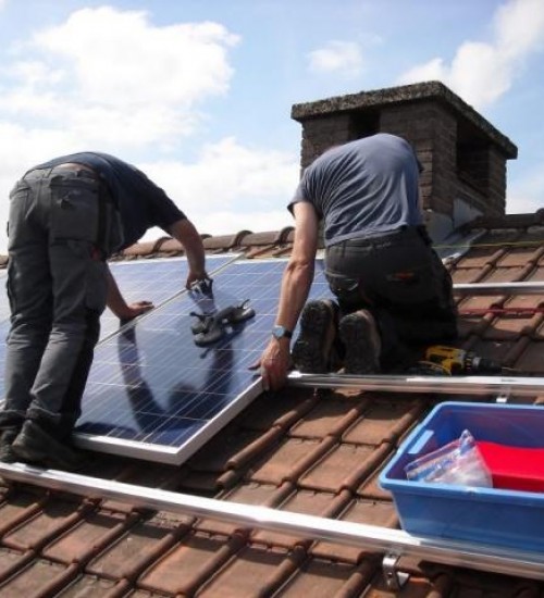 Caixa vai lançar programa de financiamento para compra de placas solares.