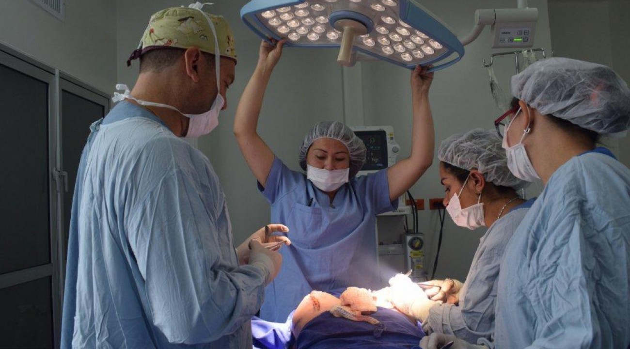 Cerca de 50 mil brasileiros aguardam por cirurgias cardíacas no SUS.