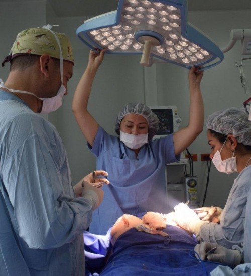 Cerca de 50 mil brasileiros aguardam por cirurgias cardíacas no SUS.