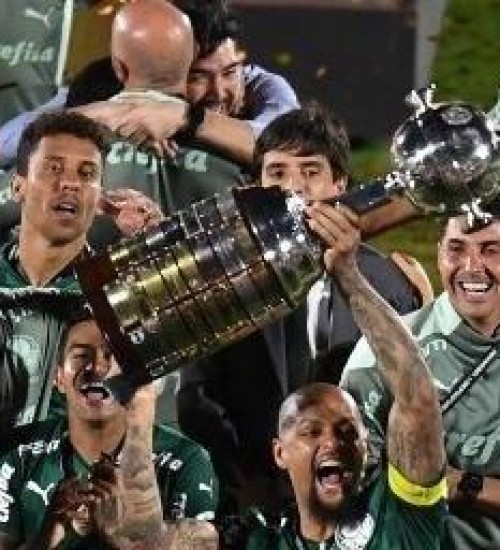 Palmeiras vence Flamengo na prorrogação e é tricampeão da Libertadores.
