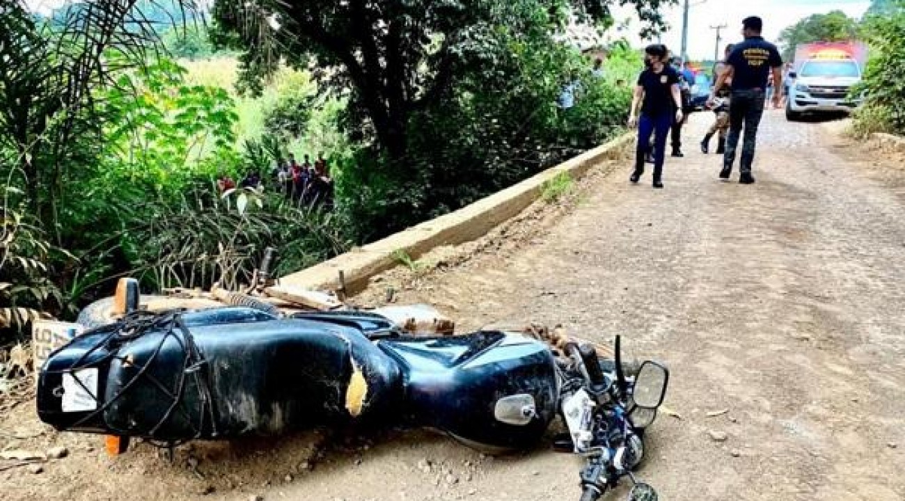 Motociclista morre ao bater em ponte e cair dentro de rio em Riqueza