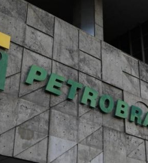 Petrobras reduz em 3% preço da gasolina para distribuidoras.