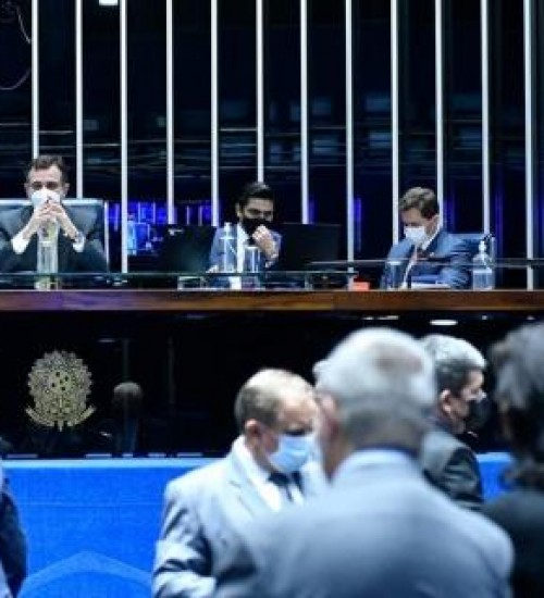 Senado aprova medida provisória que cria Auxílio Brasil.