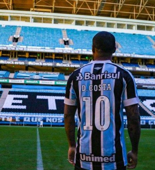 Douglas Costa chega a acordo para deixar o Grêmio