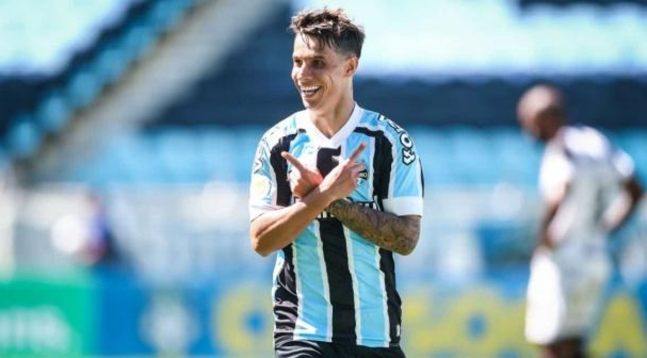 Ferreira acerta novo contrato com o Grêmio até 2024