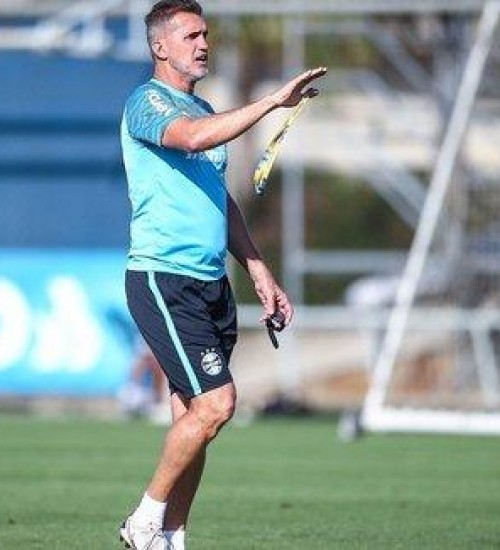 Contra o São José, Grêmio faz ensaio para a temporada de estratégia contra retrancas.