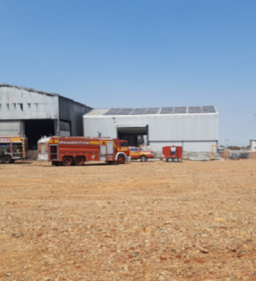 Incêndio atinge empresa produtora de equipamentos para granjas de suínos.