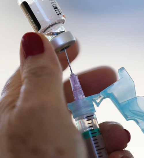 Ministério da Saúde decide não recomendar quarta dose da vacina contra Covid-19.