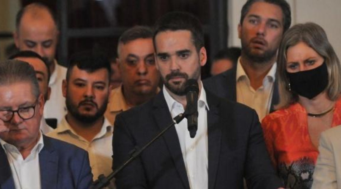 Eduardo Leite renuncia ao governo do Rio Grande do Sul.
