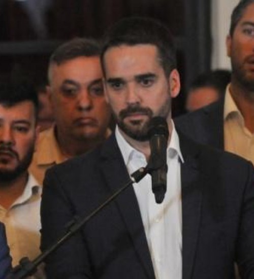 Eduardo Leite renuncia ao governo do Rio Grande do Sul.