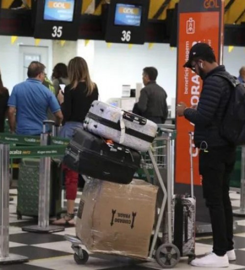 Câmara dos Deputados aprova volta da gratuidade para despacho de bagagens em voos.