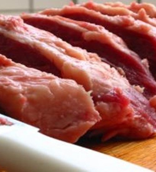 China suspende compras de carne bovina brasileira.