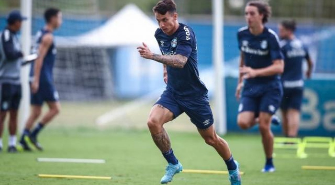 Ferreira passa por cirurgia e vai desfalcar o Grêmio por pelo menos um mês.