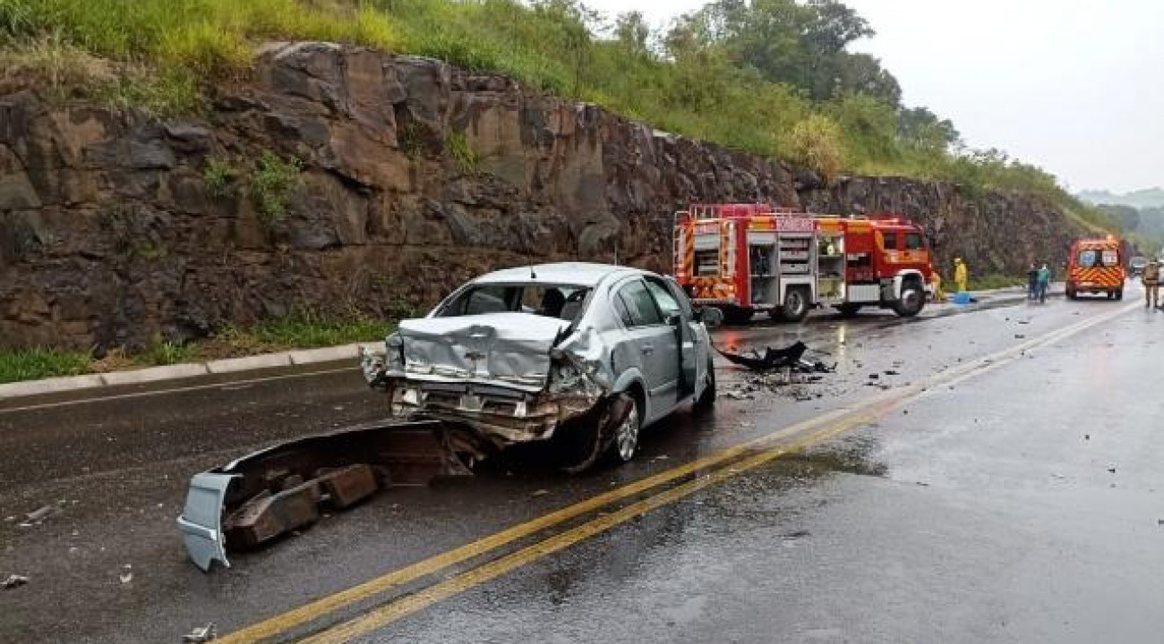 Grave acidente na BR-282, em Maravilha, deixa uma vítima fatal e três feridos.
