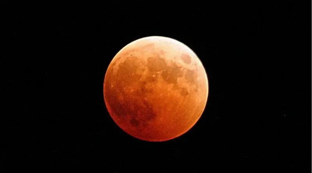 Lua de sangue: eclipse lunar total será visível em todo o Brasil neste fim de semana.