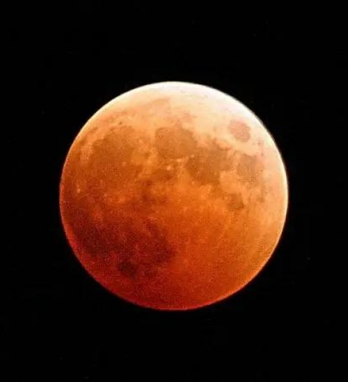 Lua de sangue: eclipse lunar total será visível em todo o Brasil neste fim de semana.