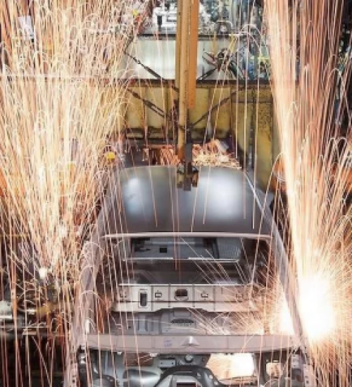 Produção industrial sobe 0,3% em março ante fevereiro, aponta IBGE.