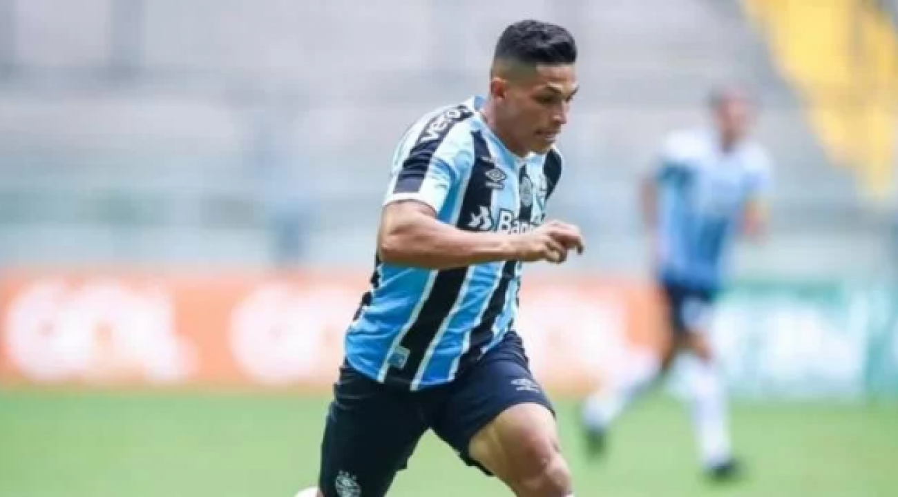 Rodrigo Ferreira tem lesão muscular e deve desfalcar o Grêmio por um mês.