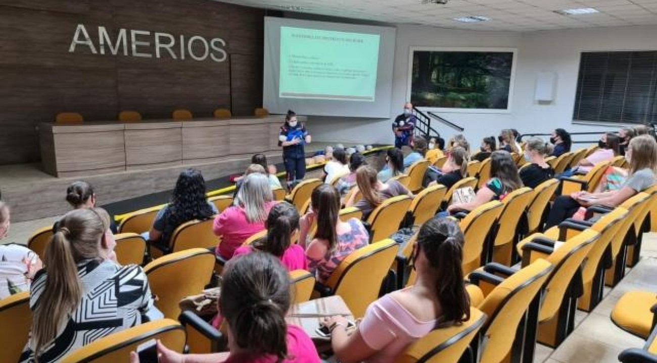 SAMU apresenta projeto desenvolvido nas escolas em congresso de Santa Catarina.