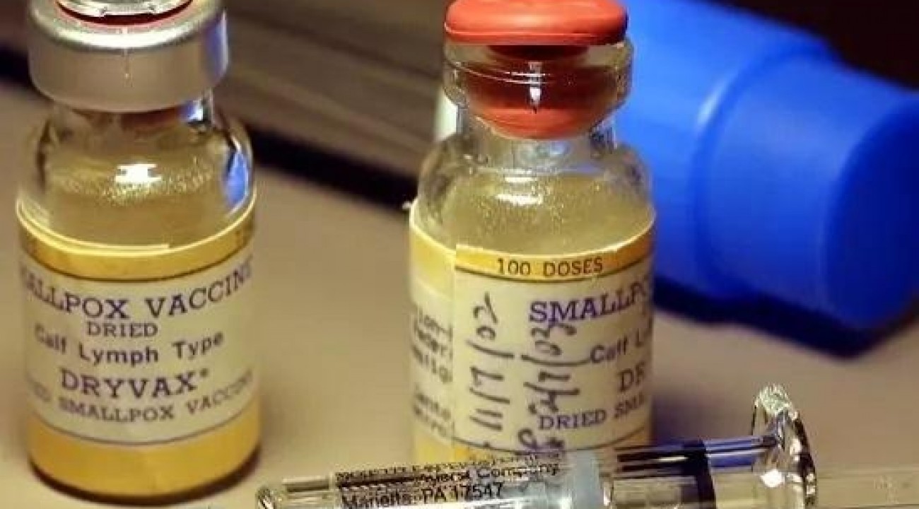 Vacina contra varíola pode proteger maiores de 40 anos da varíola do macaco.