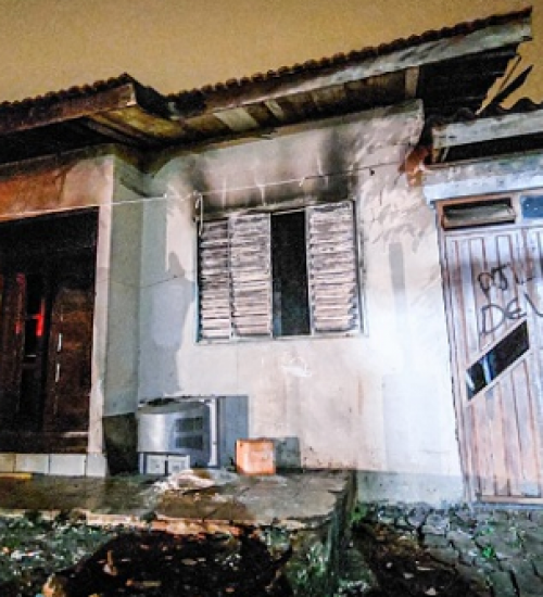 Mulher coloca fogo na casa do ex-marido em SMOeste.