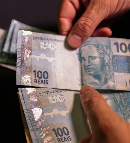 Renda do brasileiro atinge o menor valor em nove anos, aponta IBGE.