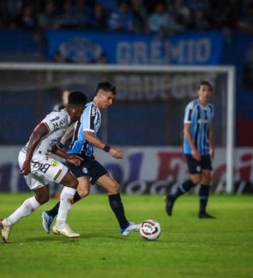 Grêmio fica no empate com o Brusque e fecha o turno em quarto lugar na Série B