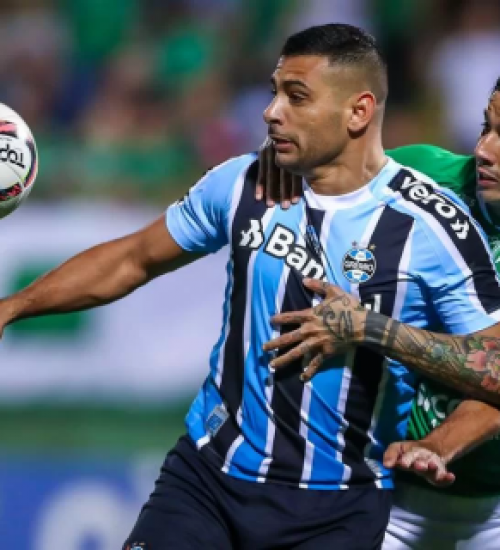 Grêmio tem Bitello expulso e segura empate contra a Chapecoense na Série B.