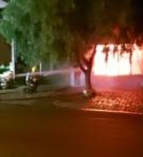 Incêndio atinge conjunto de kitnets em São Miguel do Oeste.