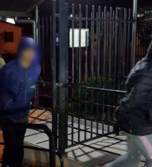 Jovens são presos por tráfico de drogas em SMOeste