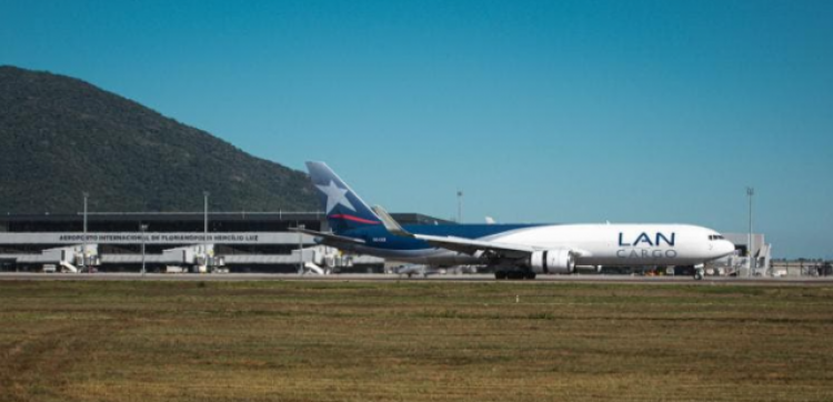 Nova rota cargueira entre Aeroporto de Florianópolis e Miami vai movimentar R$ 50 milhões.