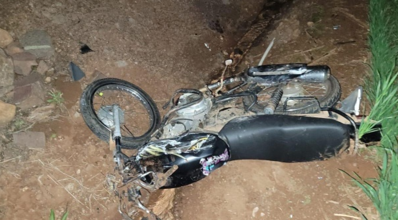 Jovem morre após acidente entre moto e carro na BR-163