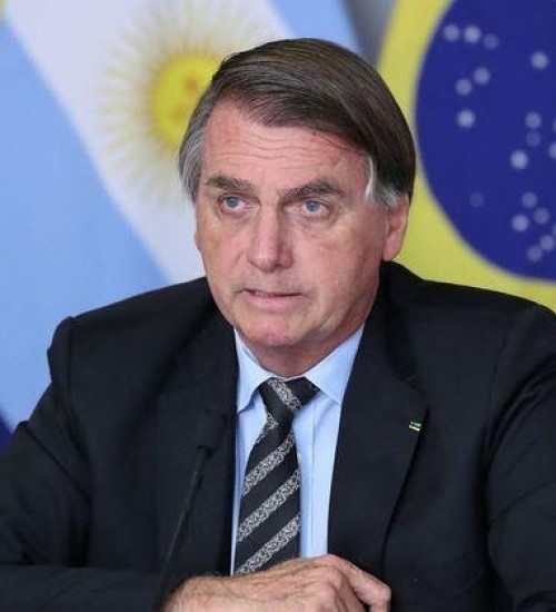 Bolsonaro sanciona lei sobre uso de auxílio-alimentação.