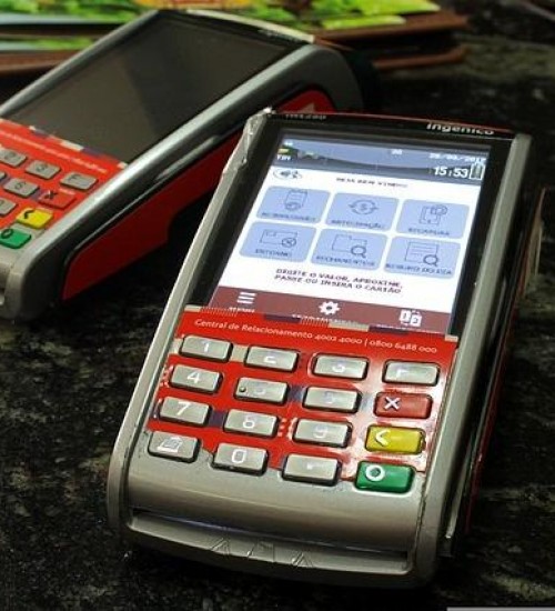 Comerciante vai pagar menos pelo uso da maquininha de cartões, informa o Banco Central.