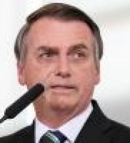 Bolsonaro anuncia desoneração da folha de pagamento para Saúde.