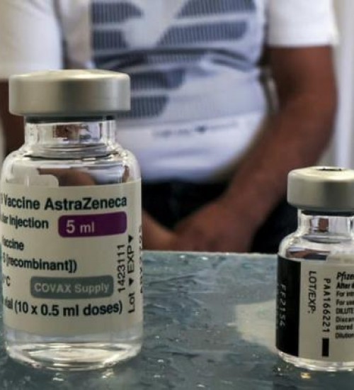Estudo confirma maior risco de trombose com vacina anticovid da AstraZeneca.