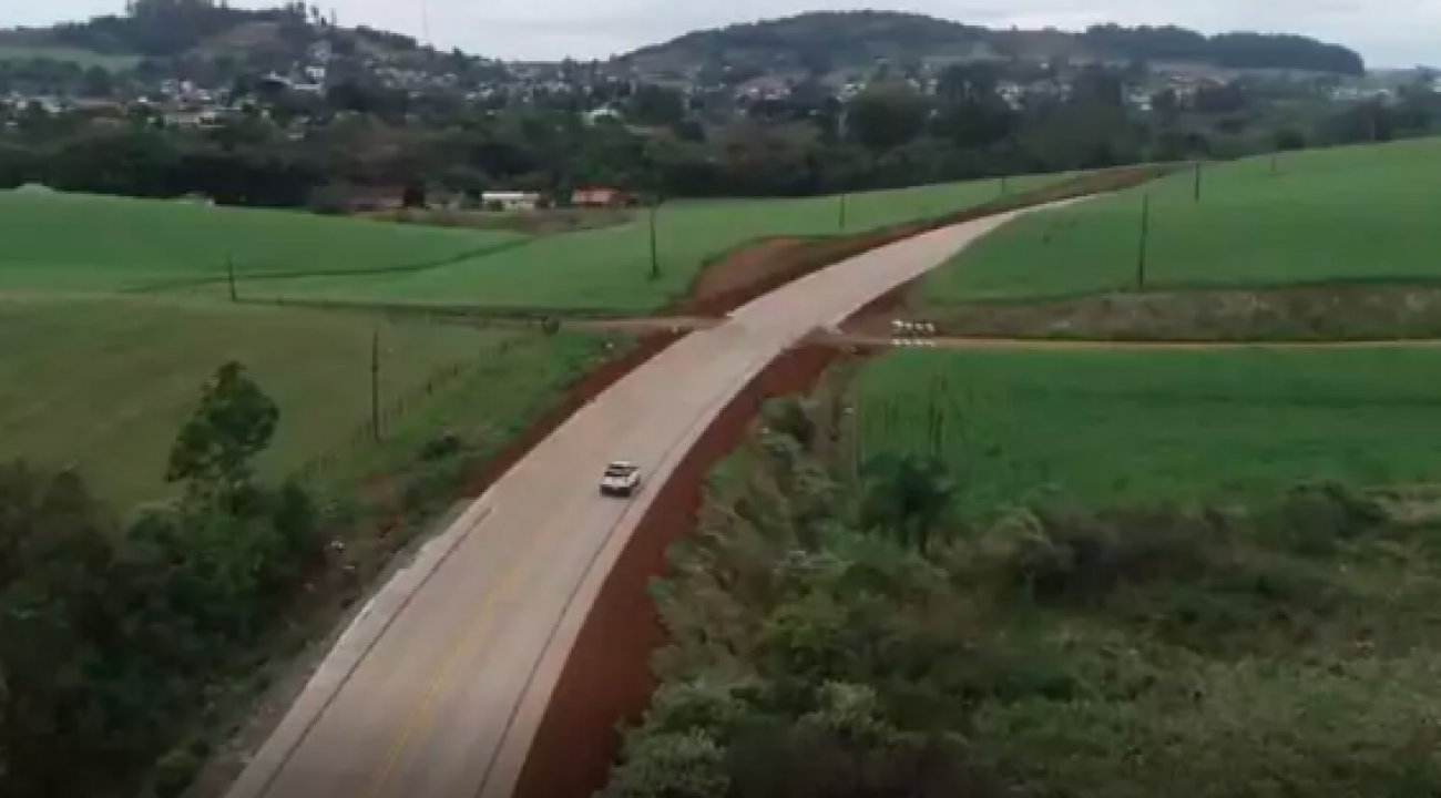 Rodovia em SC, já considerada a pior do Brasil, recebe 23 cm concreto.