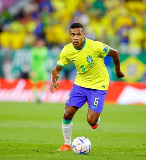 Alex Sandro desfalca a Seleção Brasileira contra Camarões.