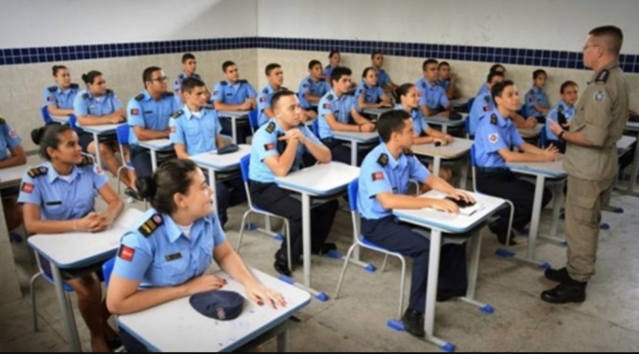 Equipe da transição deve sugerir a Lula que revogue programa de escolas cívico-militares.