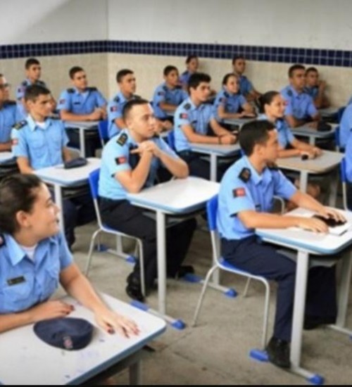 Equipe da transição deve sugerir a Lula que revogue programa de escolas cívico-militares.